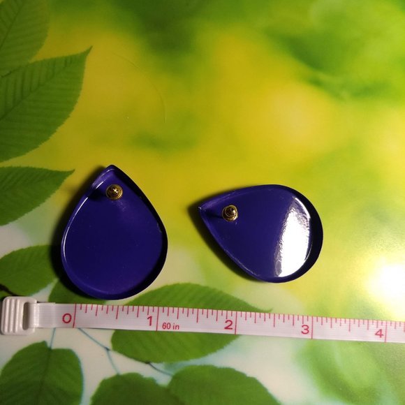 3/$25 vintage 80s purple tear drop metal earrings - Picture 2 of 3